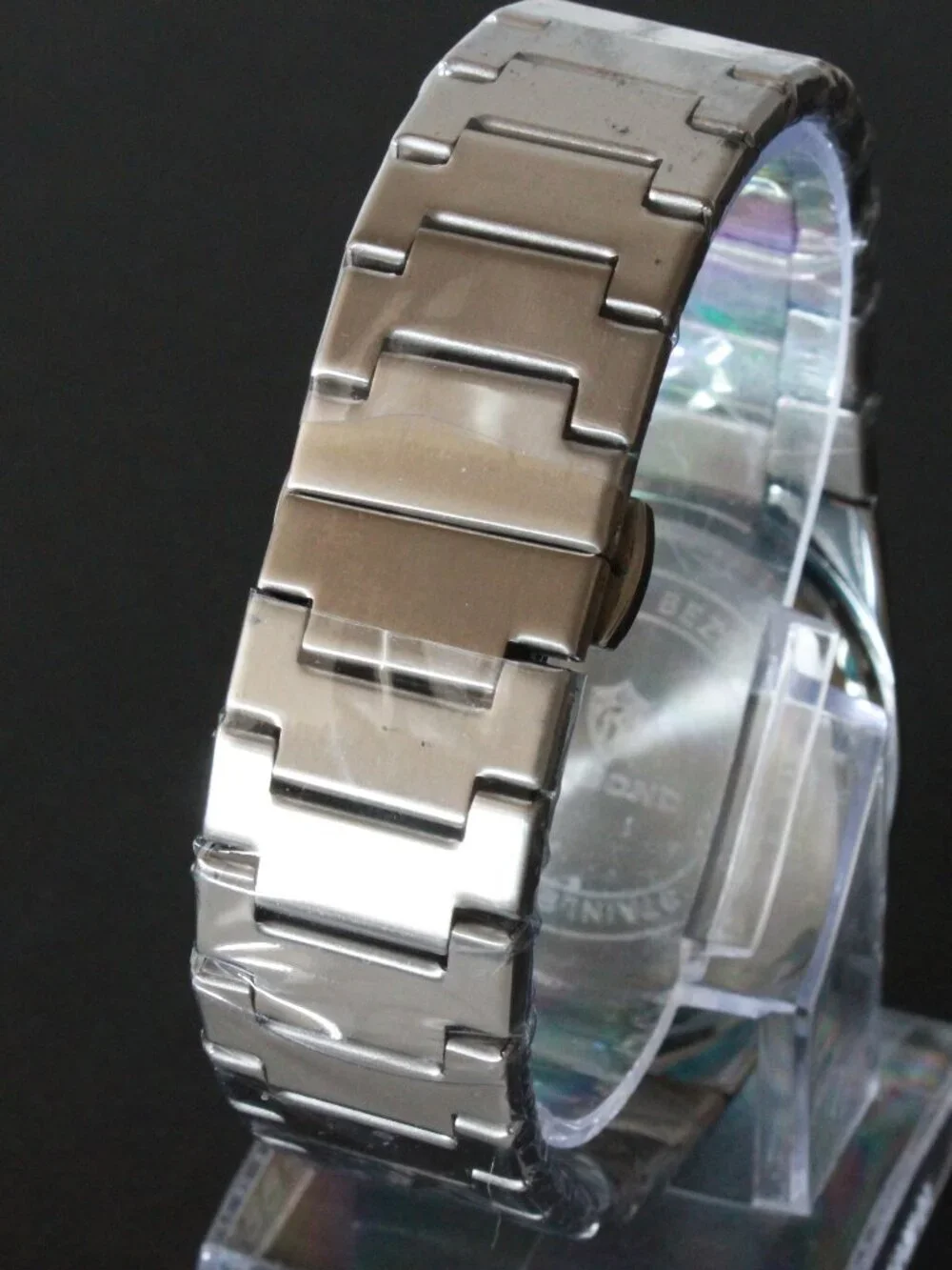 Men's Integrated Bracelet Sports Watch Stainless Steel Black Dial Quartz 40mm